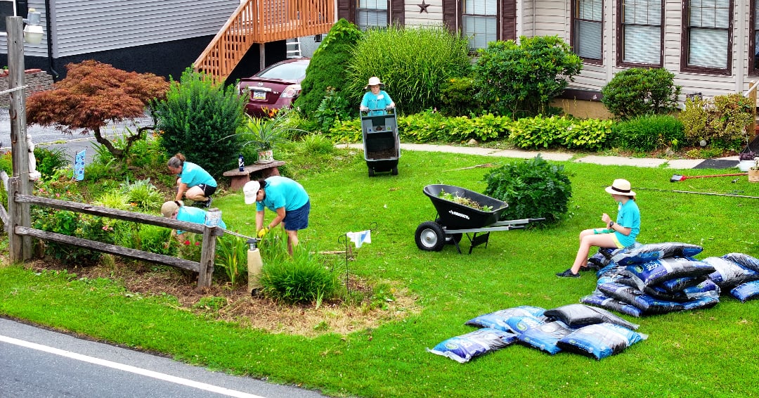 people working in a frontyard